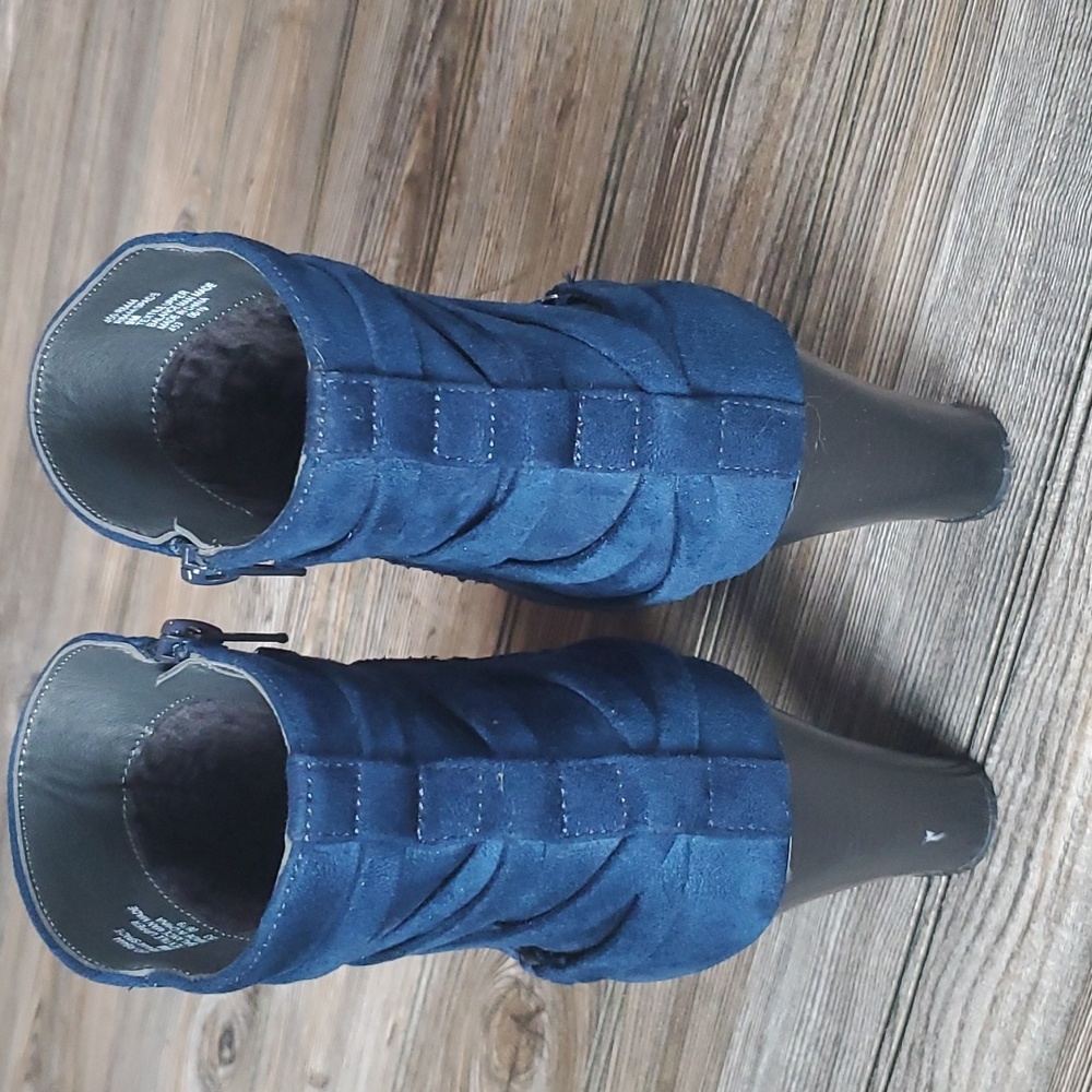 Rialto Spade Faux Suede Ankle Bootie in Midnight Size 9M - Picture 7 of 12